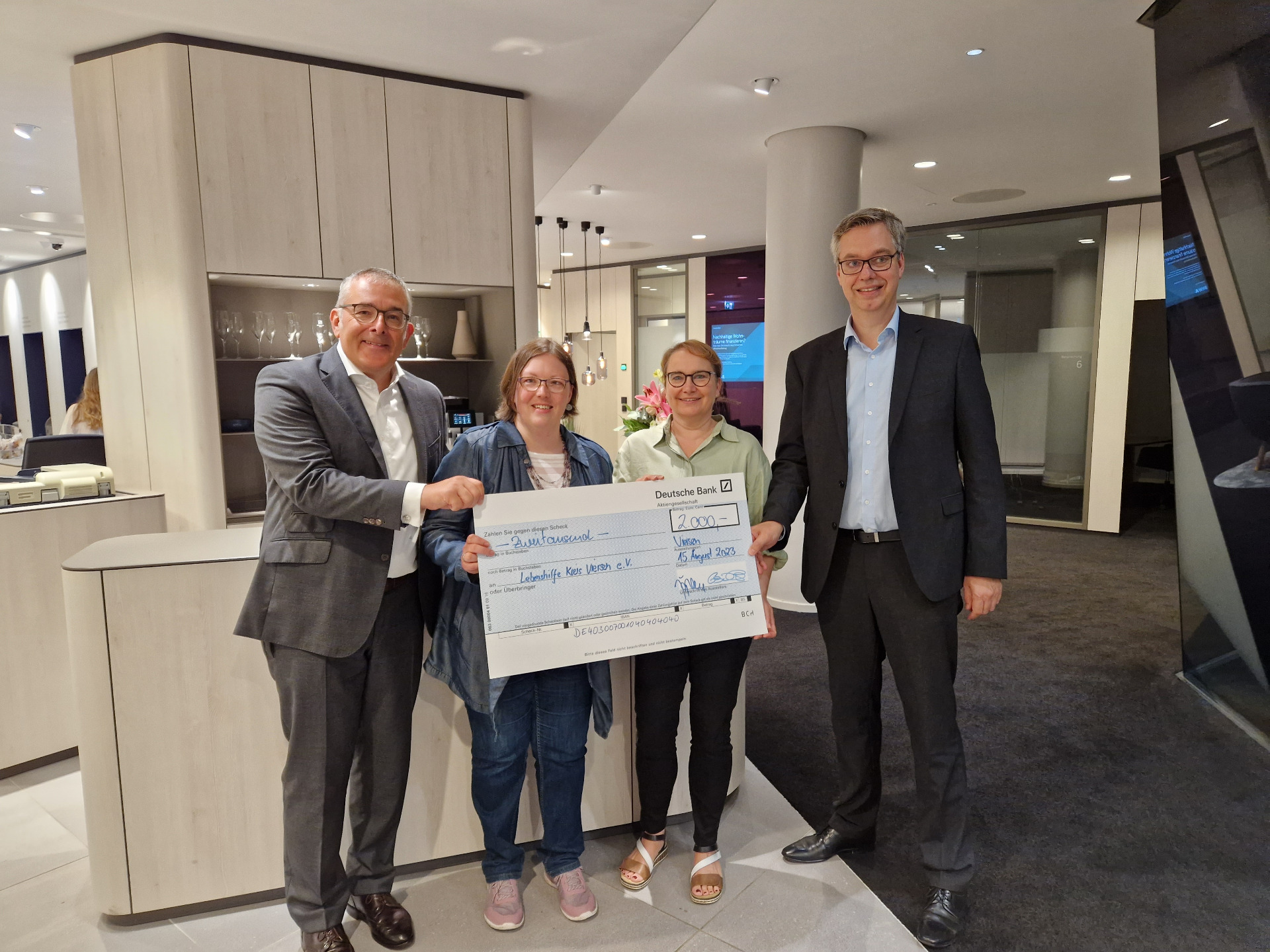 2.000 € Spende der Deutschen Bank Viersen Lebenshilfe Kreis Viersen e.V.
